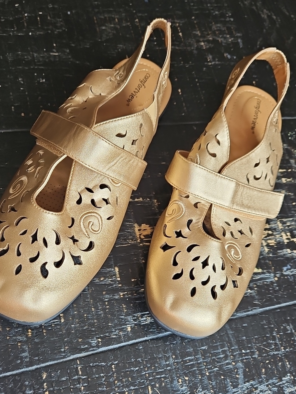 comfortview Jordyn Metallic Gold Laser-Cut Slingback Mule Adjustable Size 12WW